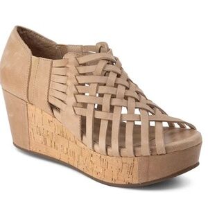 NWT Chocolat Blu Web Antigua Wedge Sandal Camel Womens Size 6.5